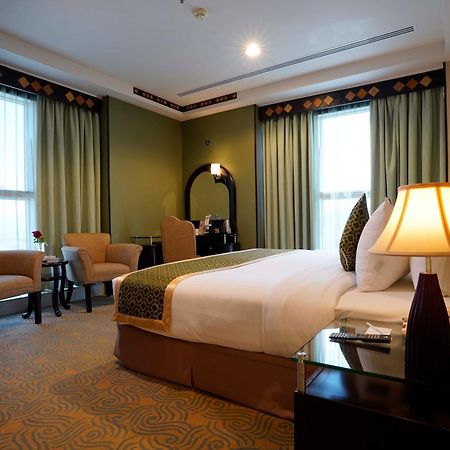 Awaliv International Hotel Ta'if Zimmer foto A bedroom at the hotel