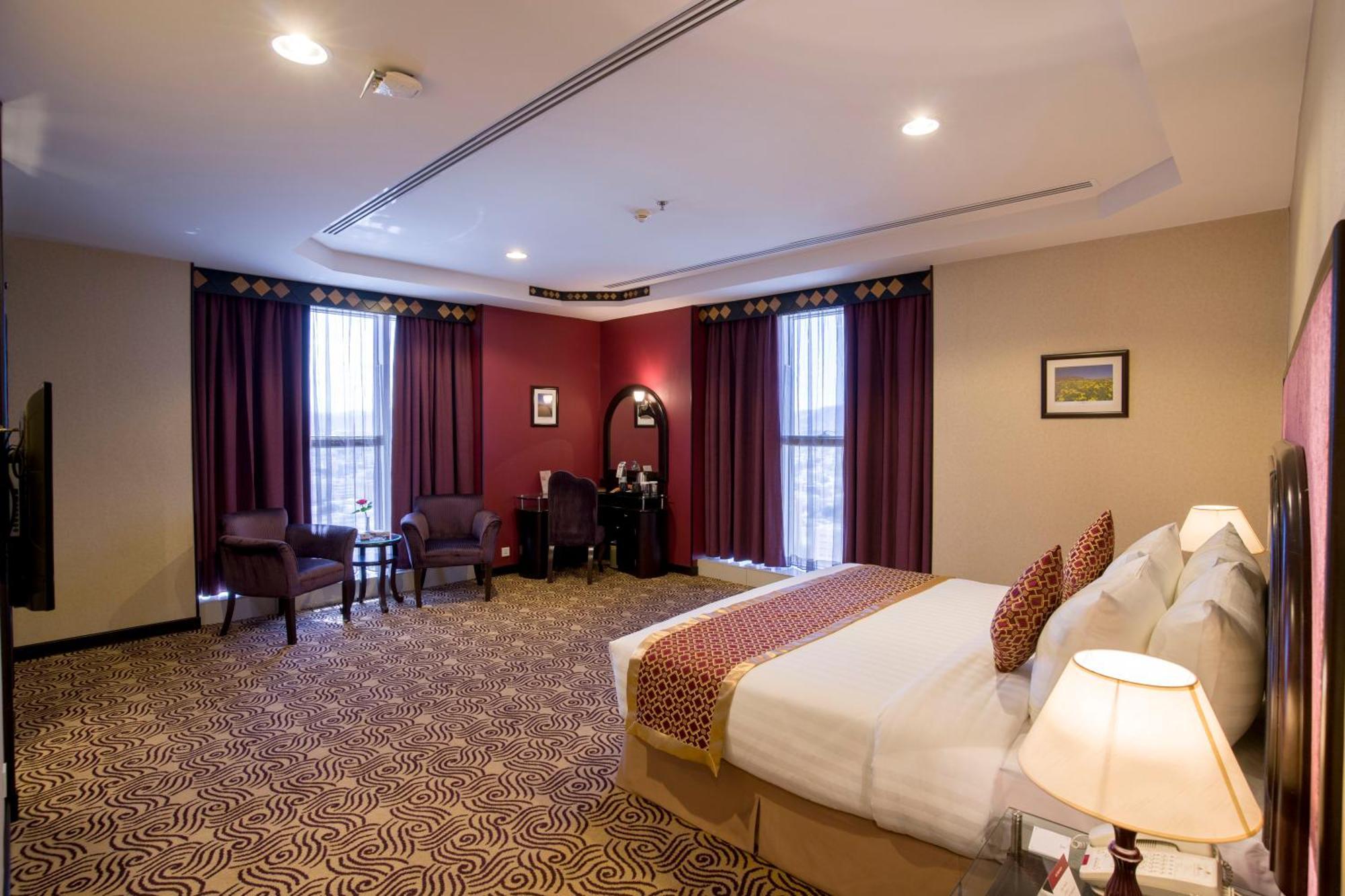 Awaliv International Hotel Ta'if Zimmer foto A suite at the hotel