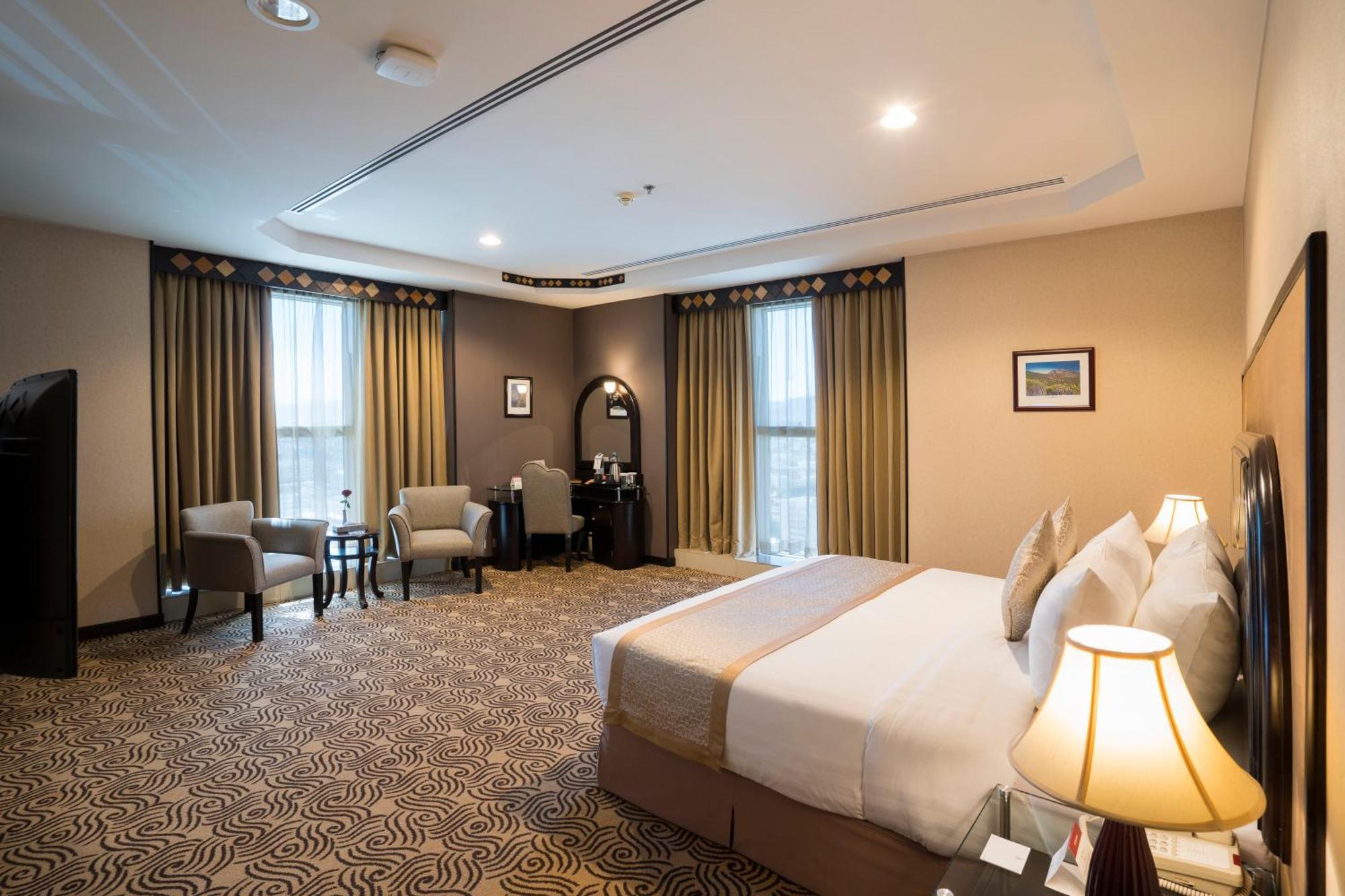 Awaliv International Hotel Ta'if Zimmer foto A room at the hotel