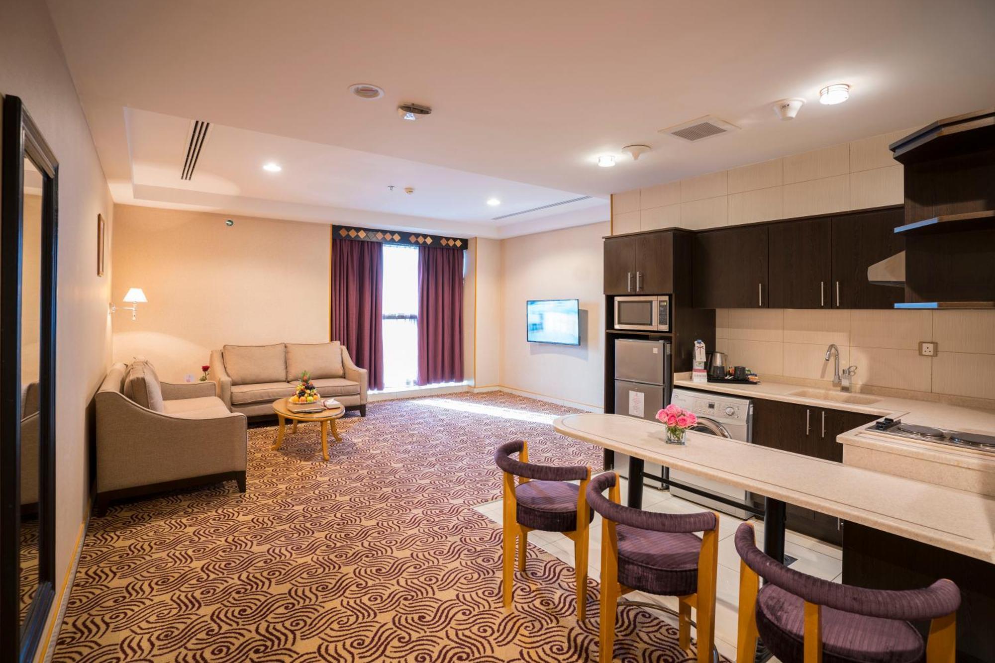 Awaliv International Hotel Ta'if Zimmer foto A suite at the hotel
