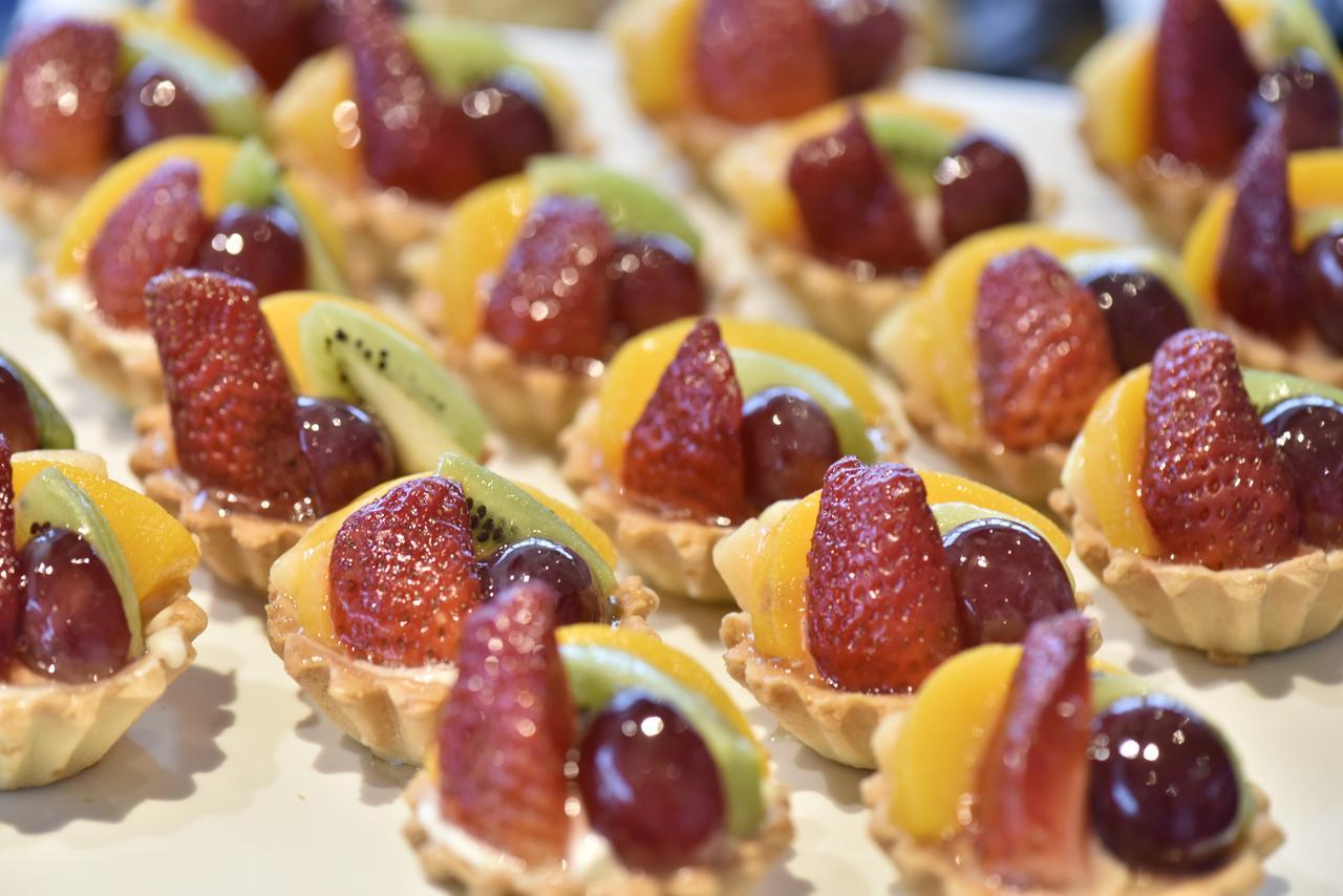Awaliv International Hotel Ta'if Exterior foto Fruit tartlets